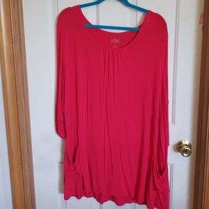 3/4 rooshed sleeve tunic in a pinkish red color